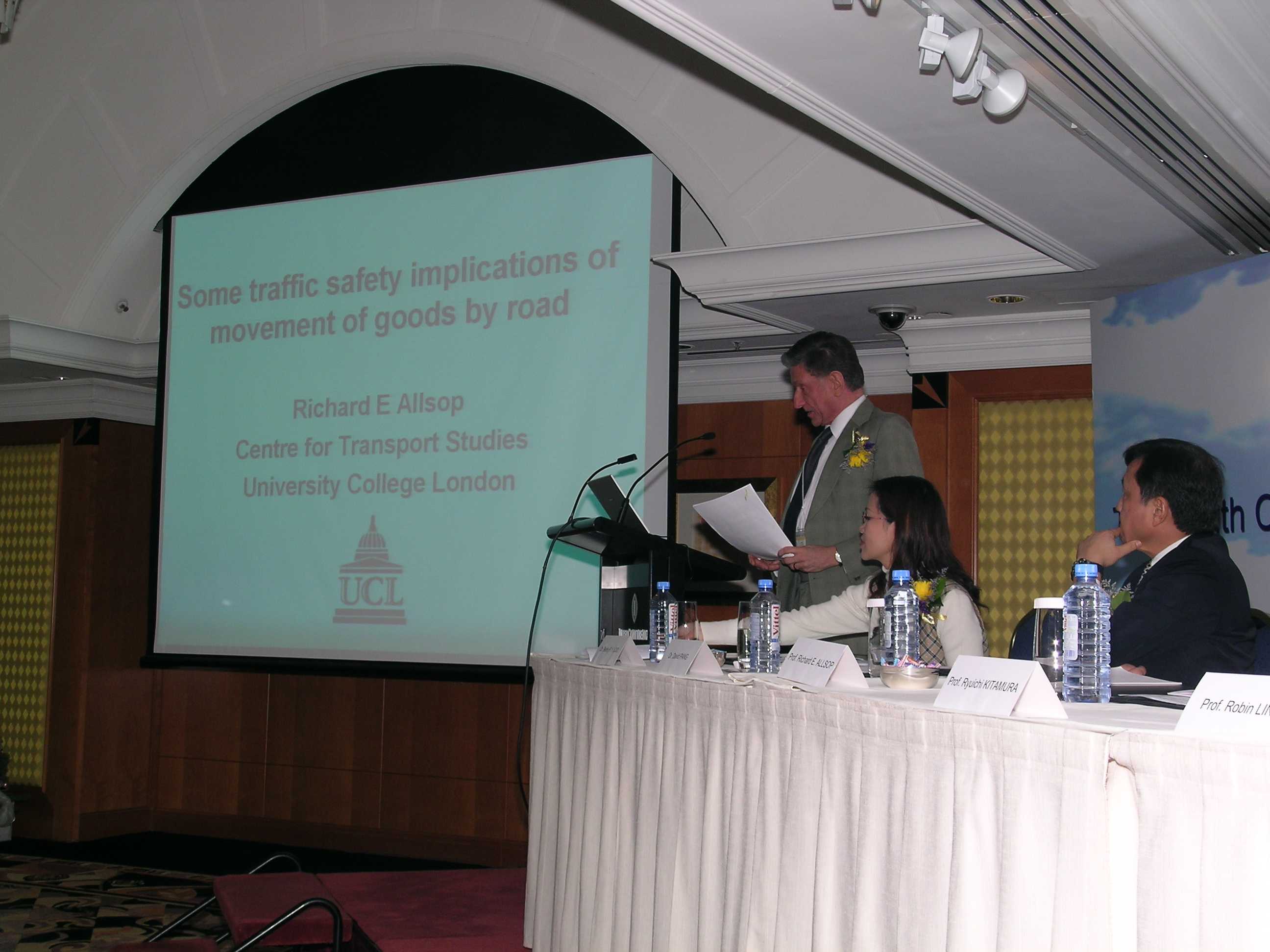 conf03e.jpg (261059 bytes)